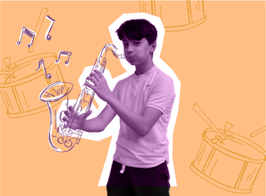 Jongen speelt saxofoon